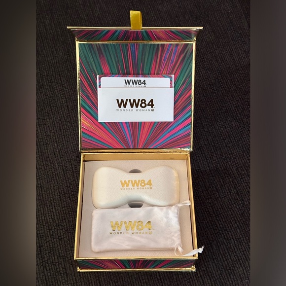 House of Sillage Wonder Woman 84 Lipstick Bow - Picture 3 of 8